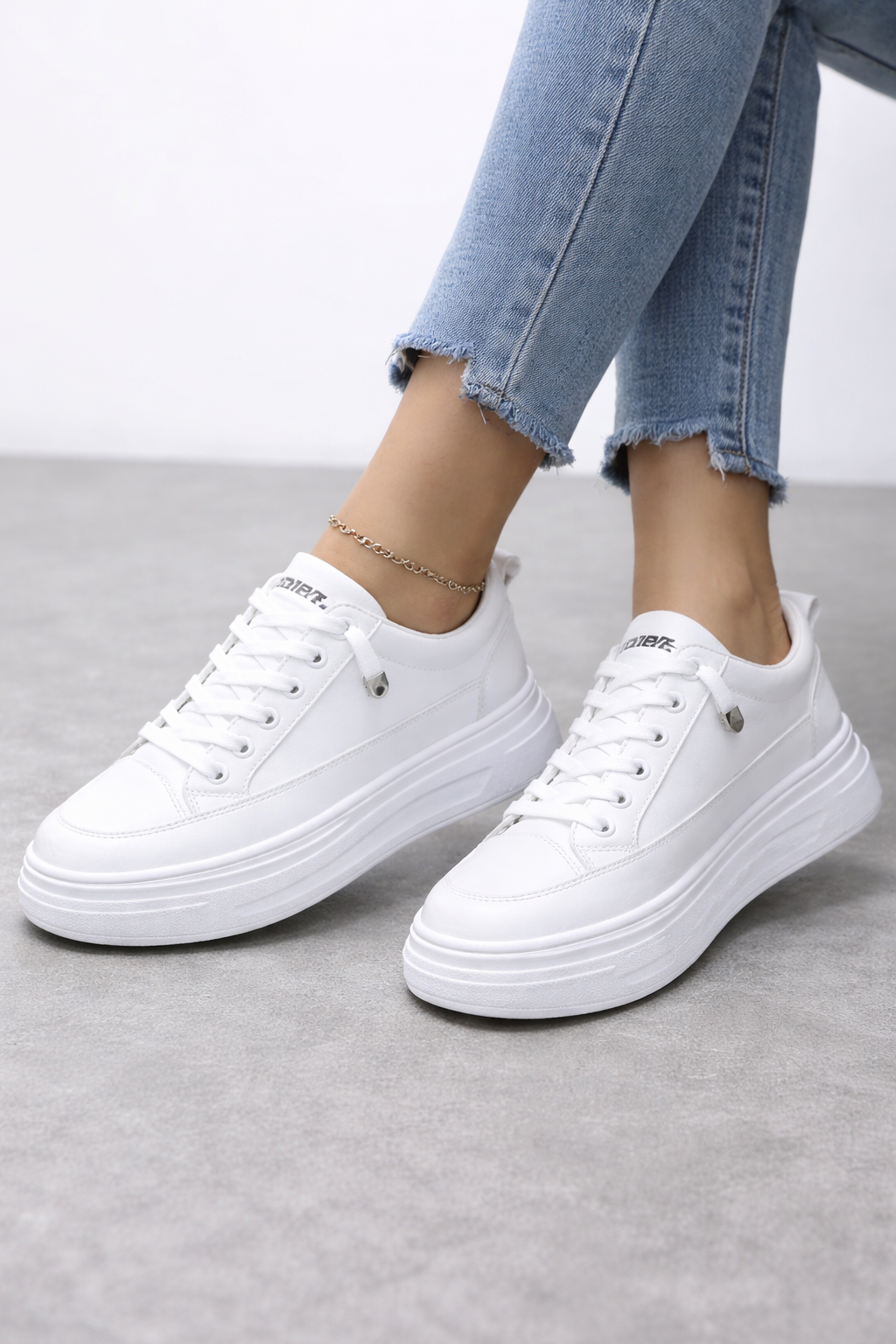 Minimalist White Platform Sneakers – Casual Chunky Sole Lace-Up Shoes
